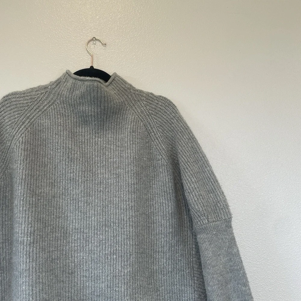 For The Republic Gray Mock Neck Long Sleeve Sweater Women's‎ Size Medium